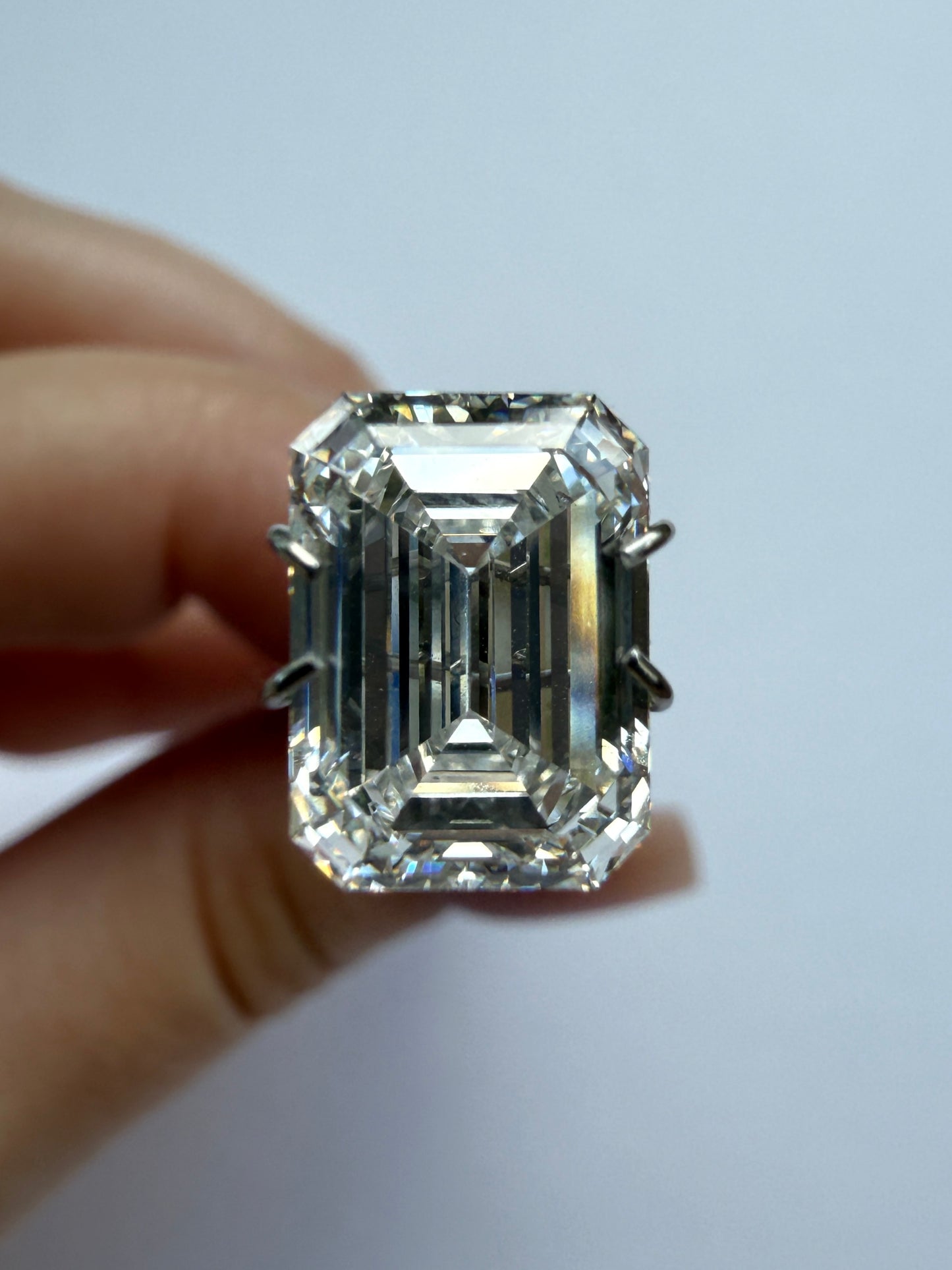 Emerald | 4.08ct F VVS2 | 1.05 ratio | IGI Certified
