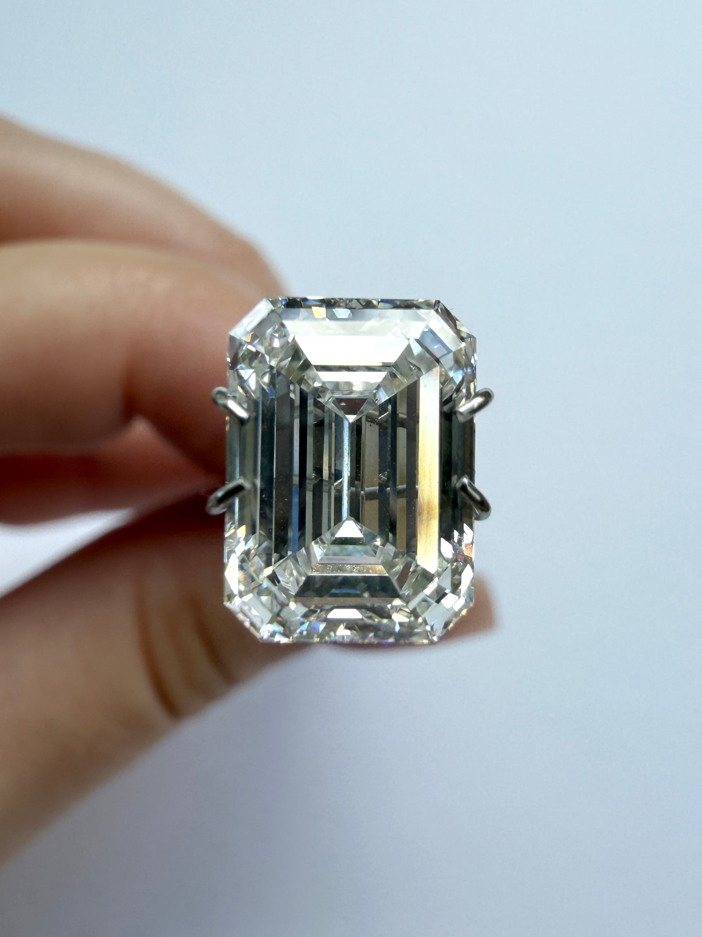 Emerald | 4.08ct F VVS2 | 1.05 ratio | IGI Certified